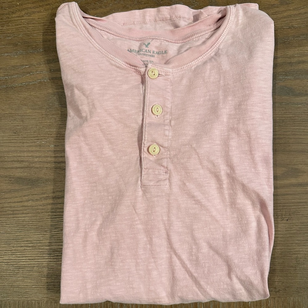Men's American Eagle short sleeve. Size L